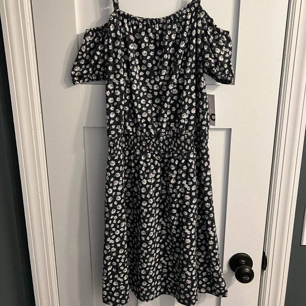 Girls daisy flower dress. Off the shoulder with adjustable straps.
